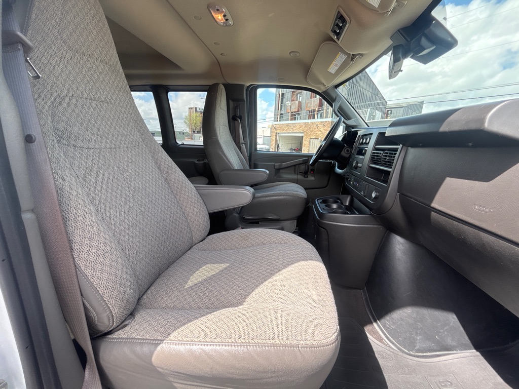 Photo 17 of this CHEVROLET EXPRESS G3500