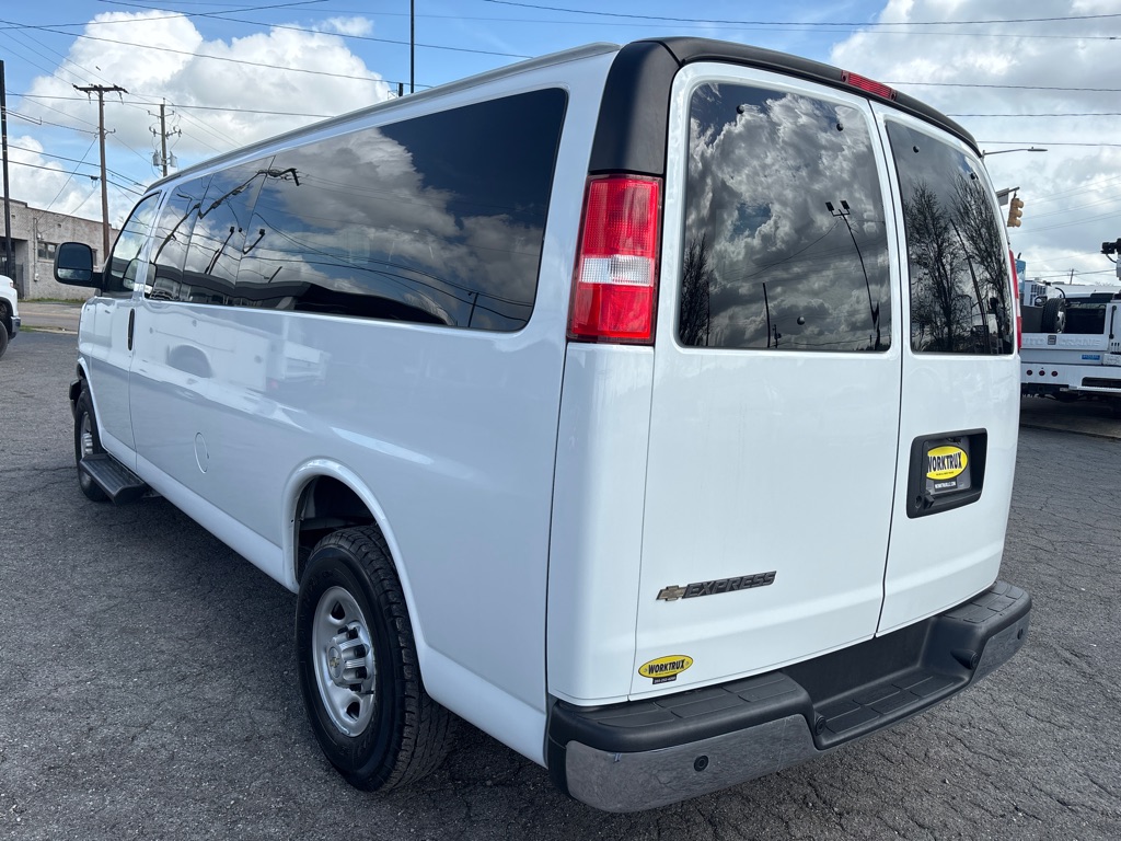 Photo 3 of this CHEVROLET EXPRESS G3500