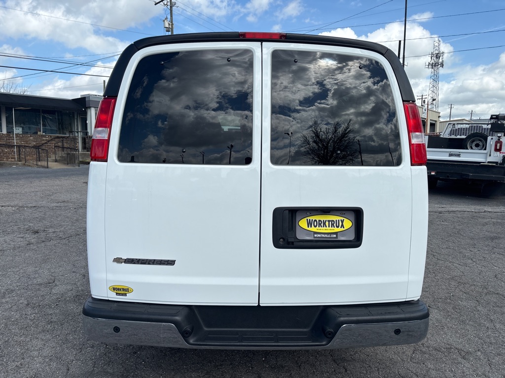 Photo 4 of this CHEVROLET EXPRESS G3500