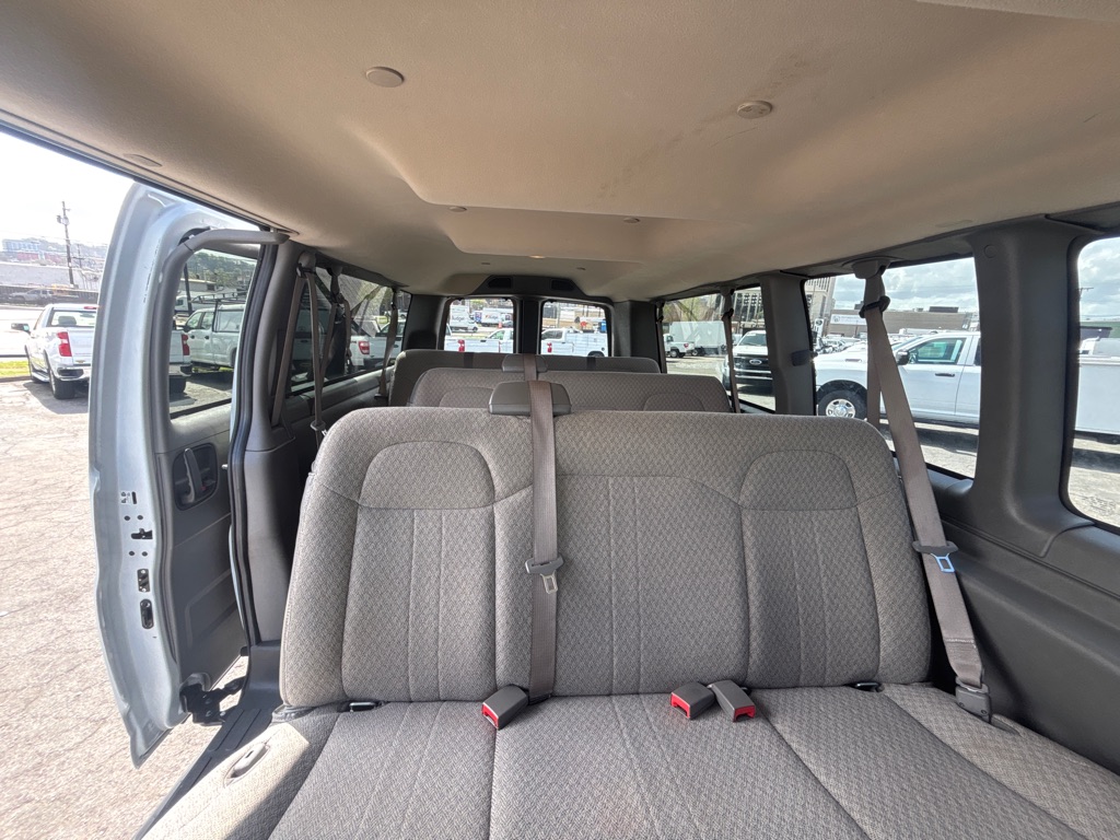 Photo 18 of this CHEVROLET EXPRESS G3500