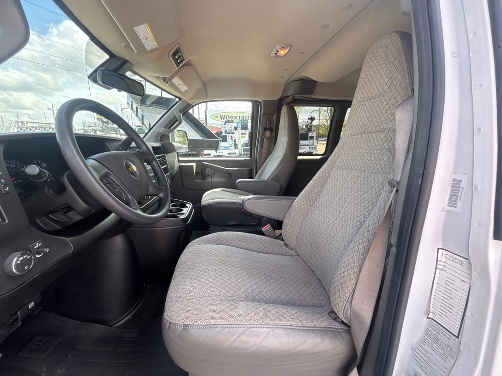Photo 15 of this CHEVROLET EXPRESS G3500