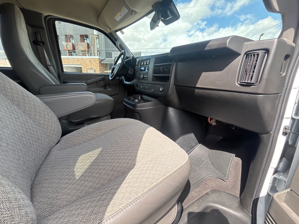 Photo 16 of this CHEVROLET EXPRESS G3500