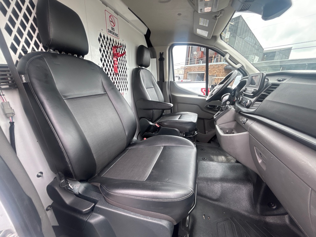 Photo 20 of this FORD TRANSIT