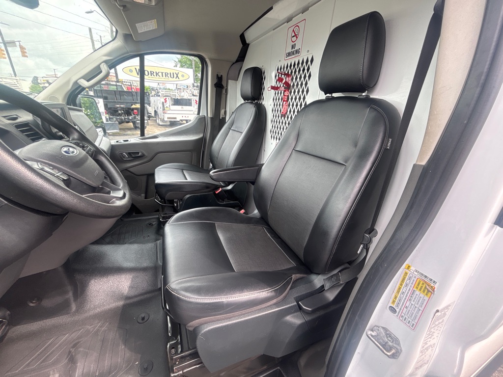 Photo 18 of this FORD TRANSIT