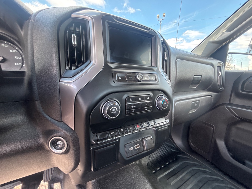 Photo 13 of this CHEVROLET C1500