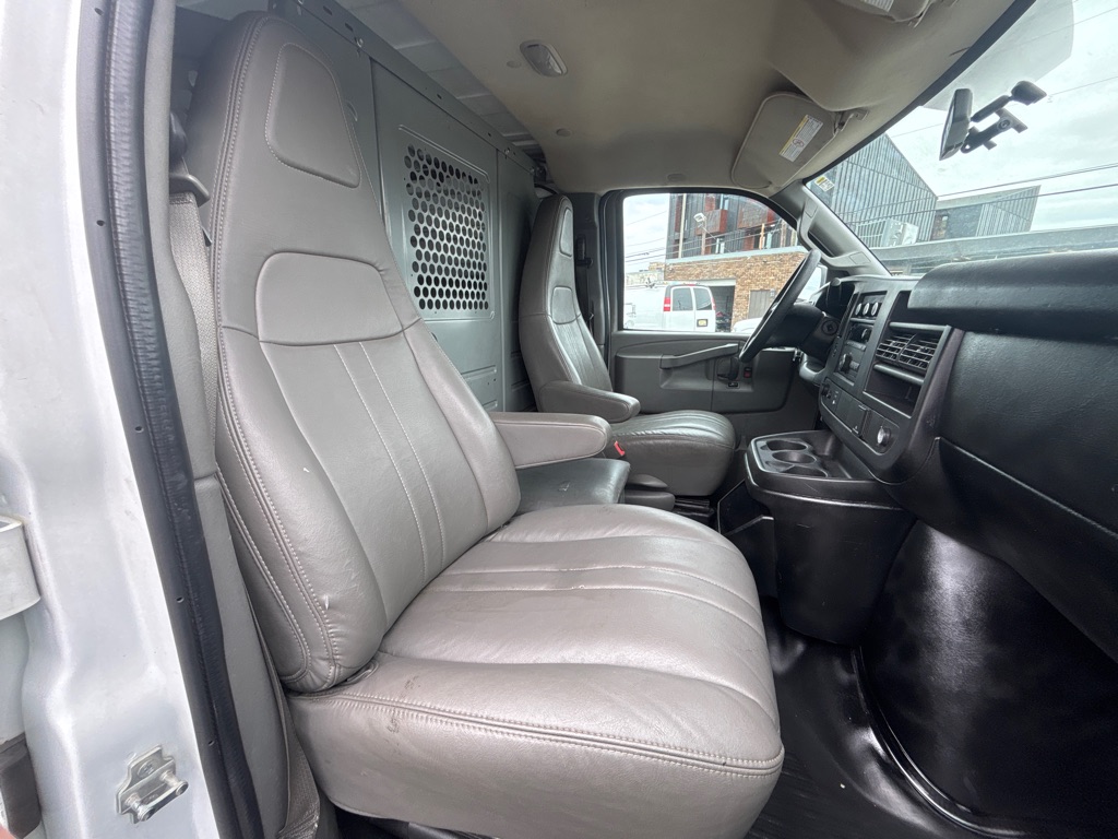Photo 15 of this CHEVROLET G2500