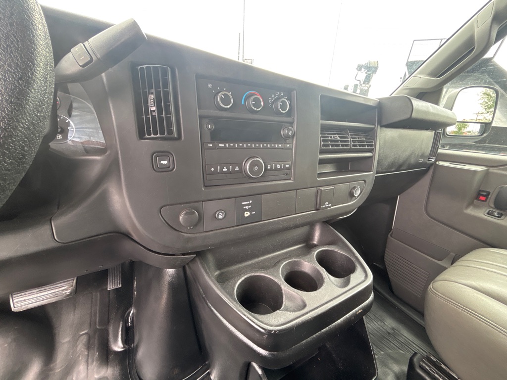 Photo 13 of this CHEVROLET G2500