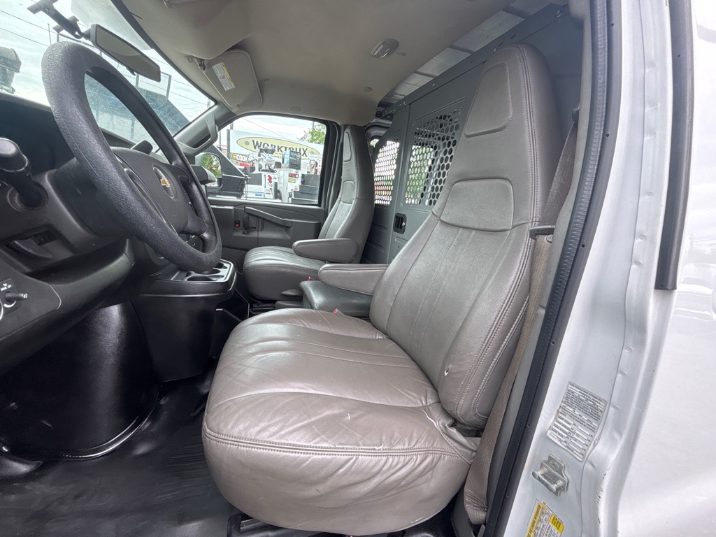 Photo 14 of this CHEVROLET G2500