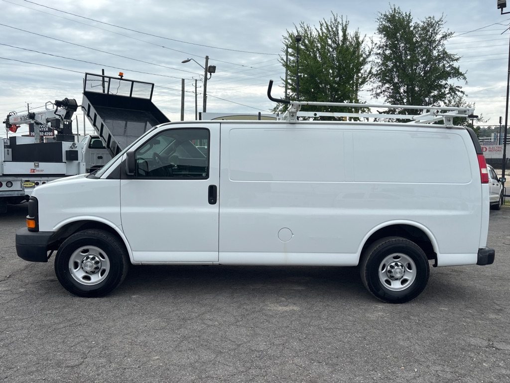Photo 2 of this CHEVROLET G2500