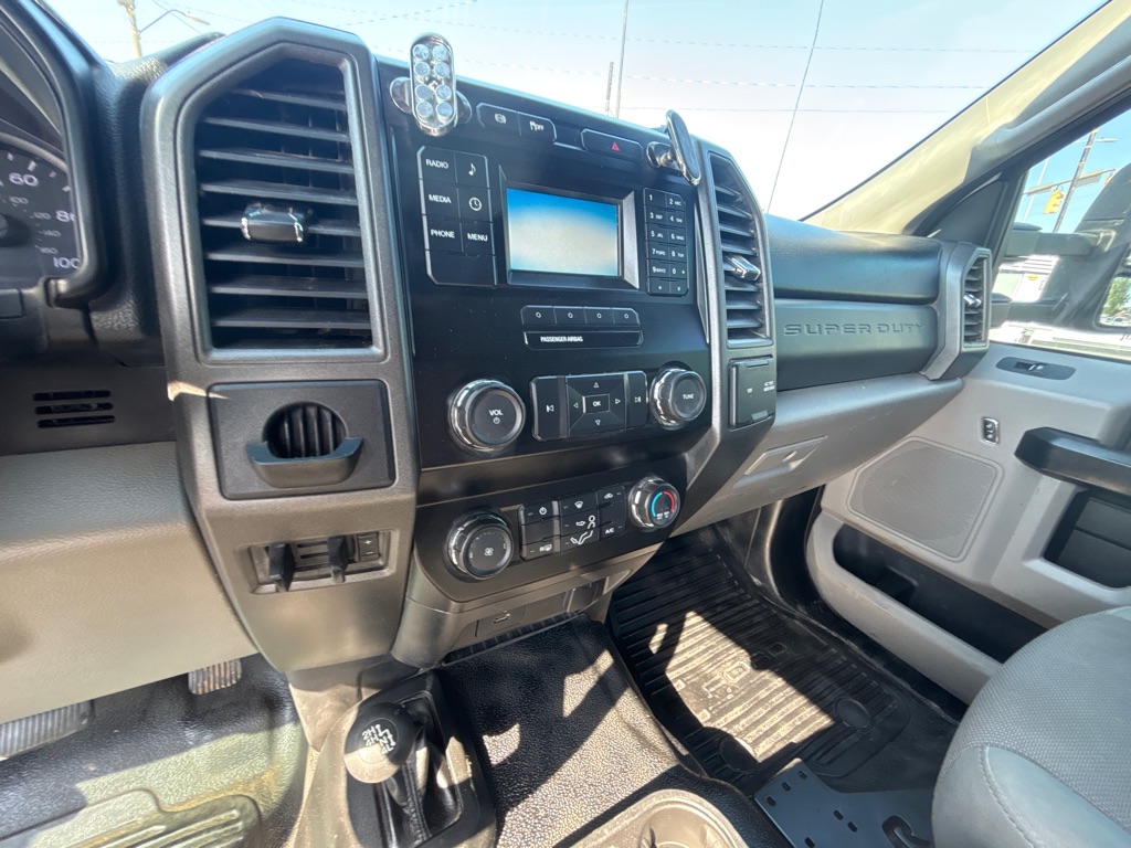 Photo 22 of this FORD F550