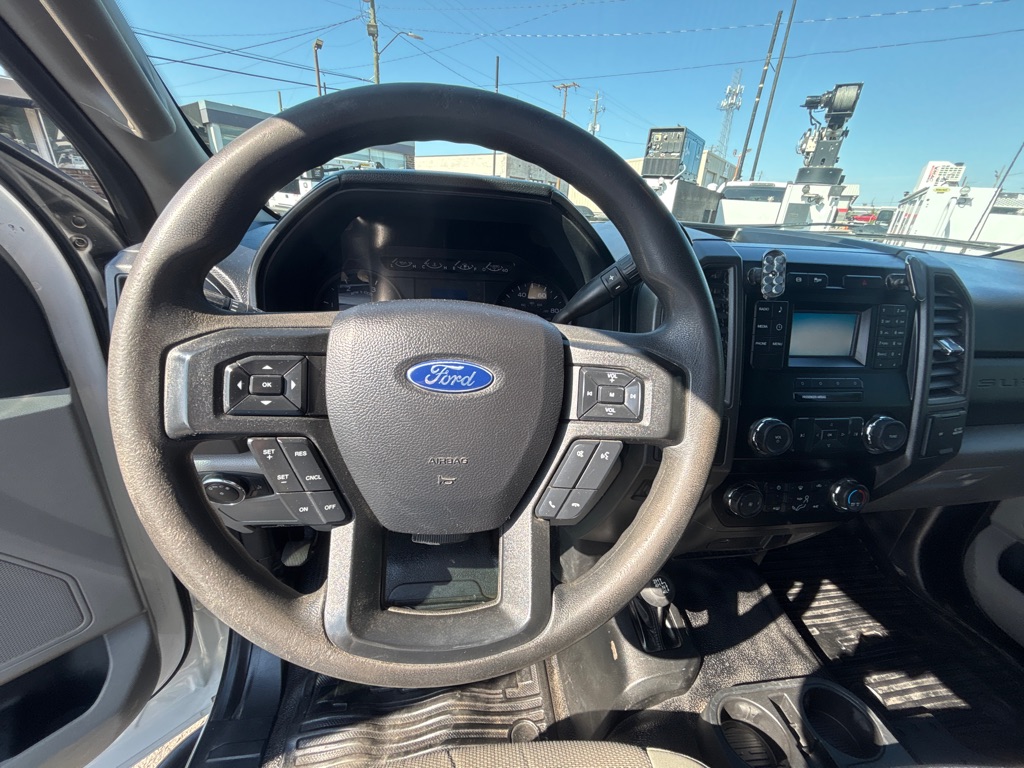 Photo 19 of this FORD F550