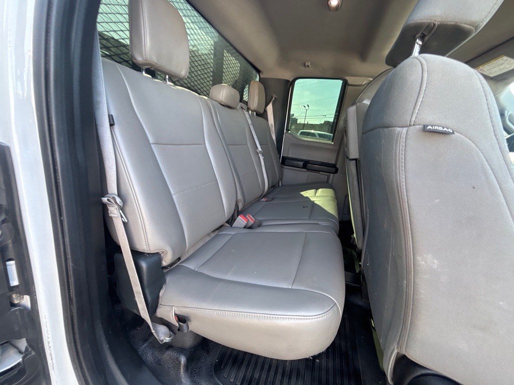 Photo 28 of this FORD F550