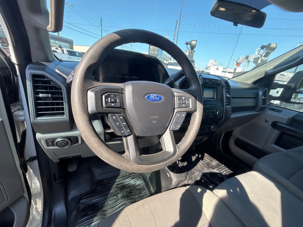 Photo 17 of this FORD F550