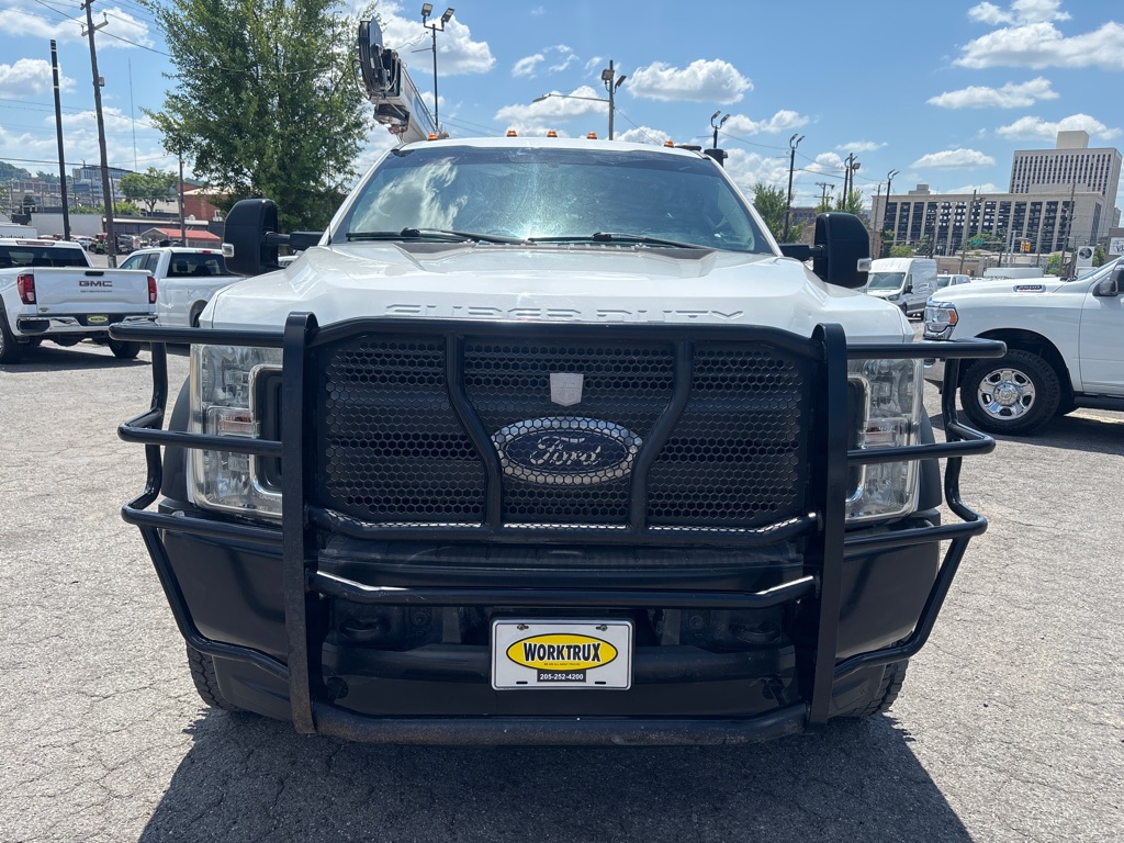 Photo 2 of this FORD F550