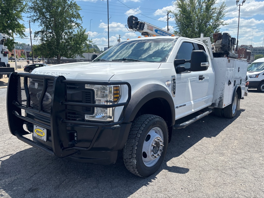 Photo 3 of this FORD F550