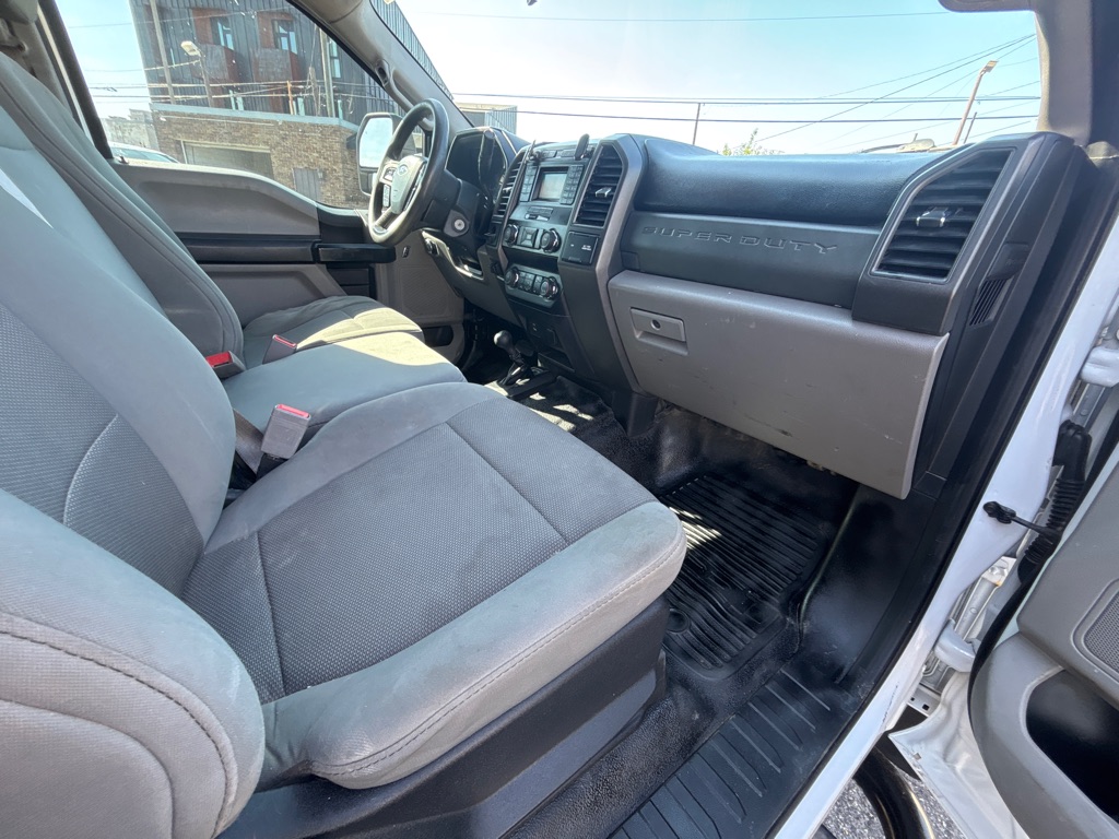 Photo 26 of this FORD F550