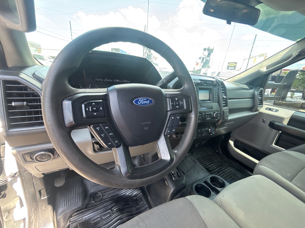 Photo 8 of this FORD F550