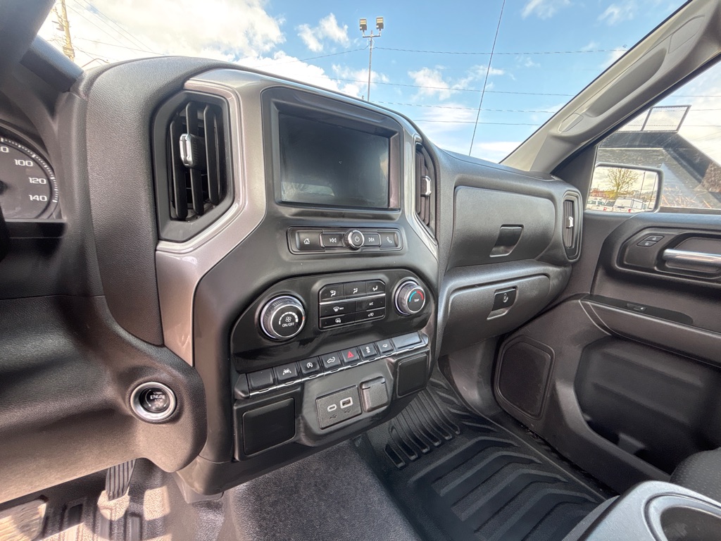 Photo 13 of this CHEVROLET C1500