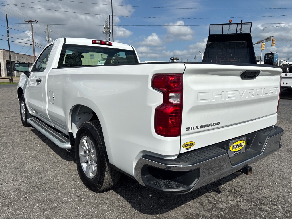 Photo 3 of this CHEVROLET C1500
