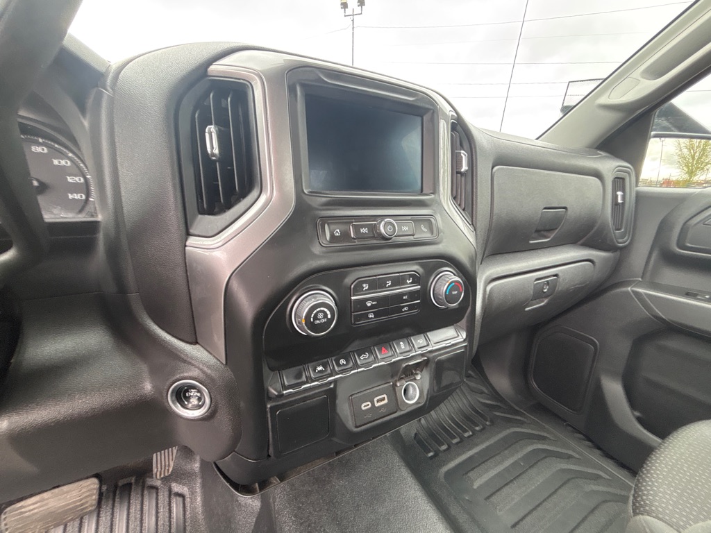 Photo 13 of this CHEVROLET C1500
