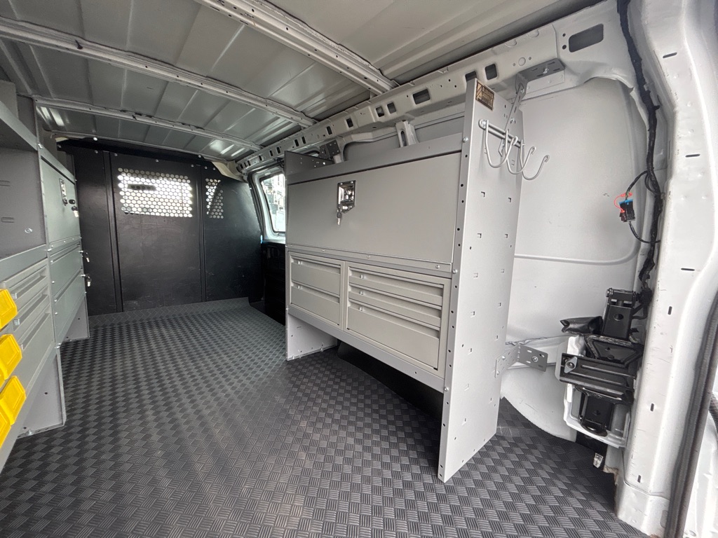 Photo 20 of this CHEVROLET G2500