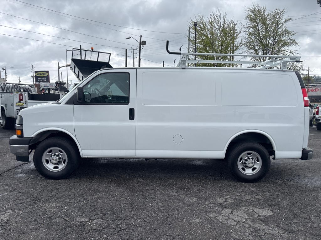 Photo 2 of this CHEVROLET G2500