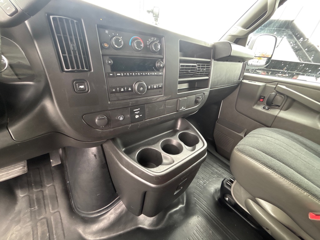 Photo 13 of this CHEVROLET G2500