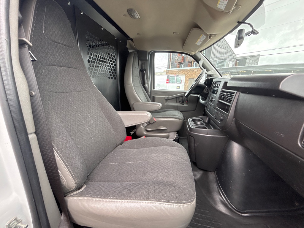 Photo 17 of this CHEVROLET G2500