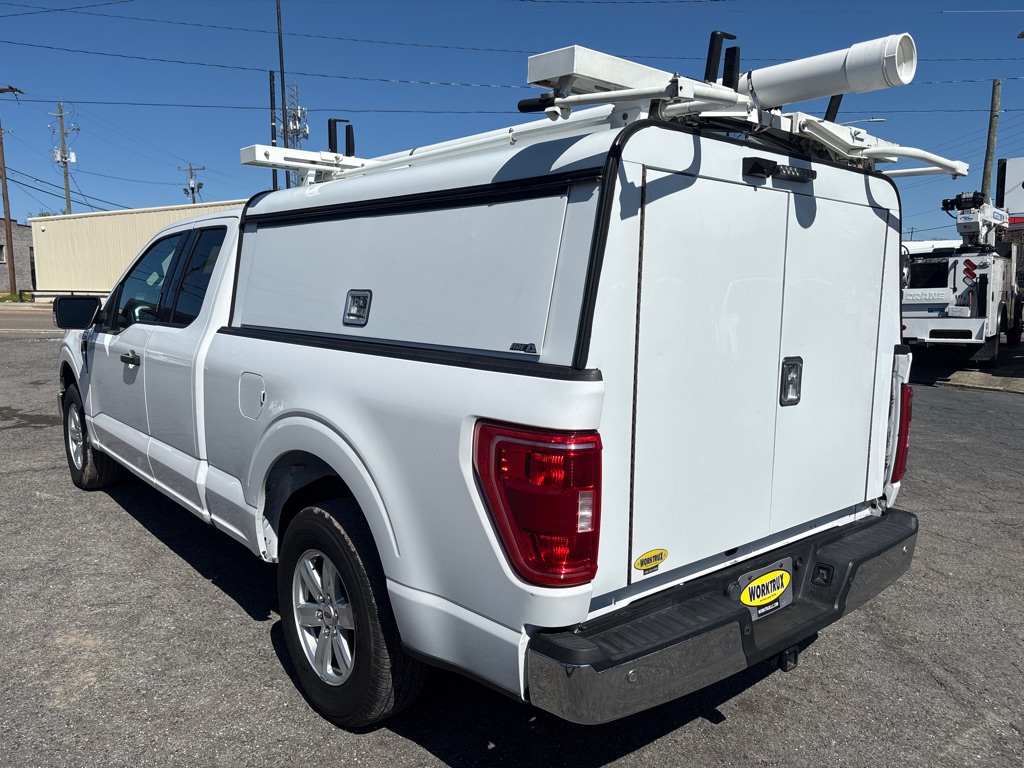 Photo 3 of this FORD F150
