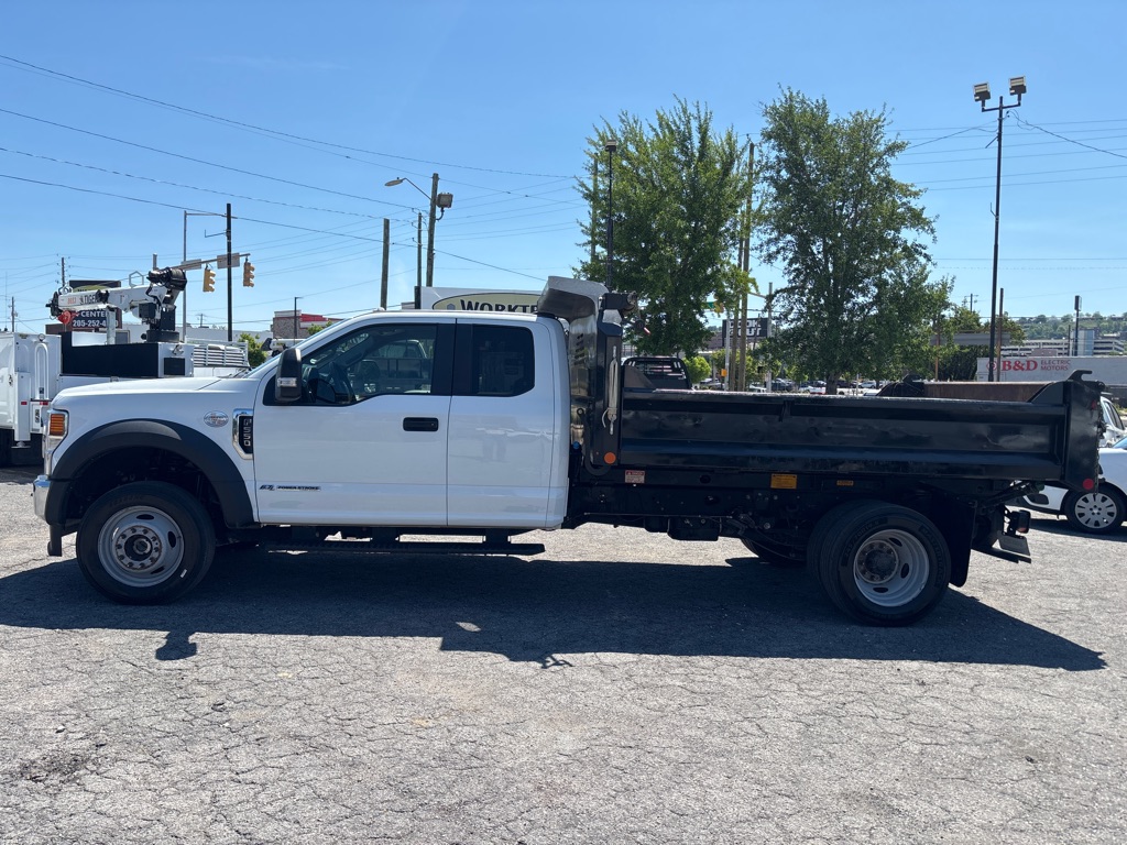 Photo 2 of this FORD F550