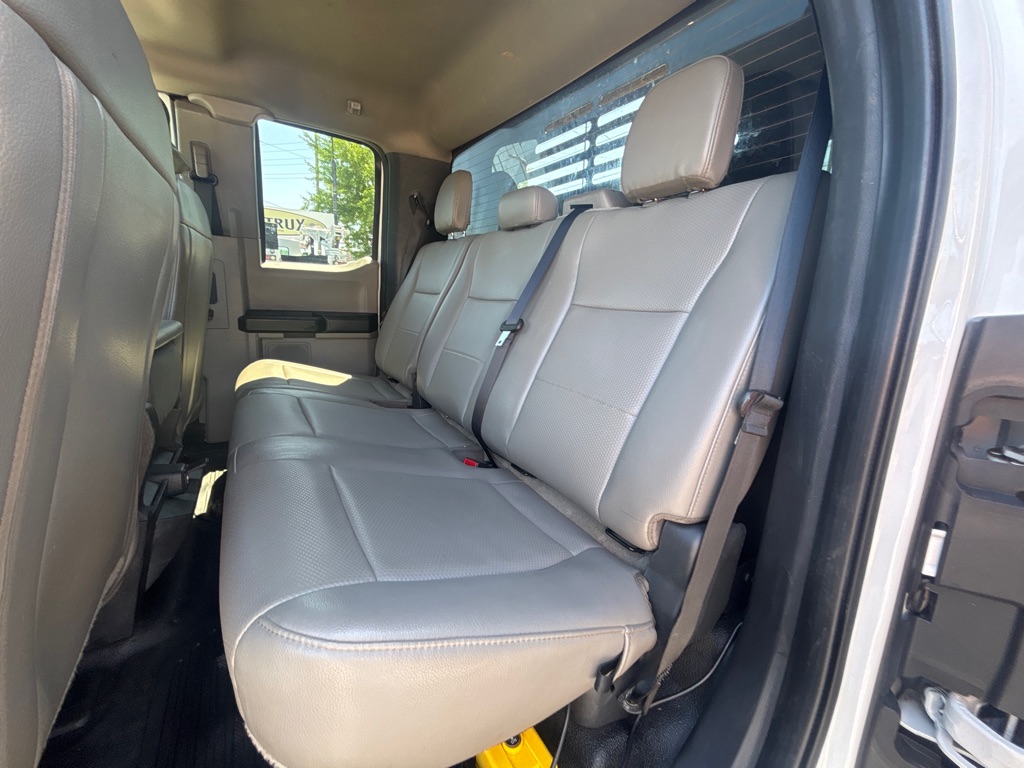 Photo 18 of this FORD F550