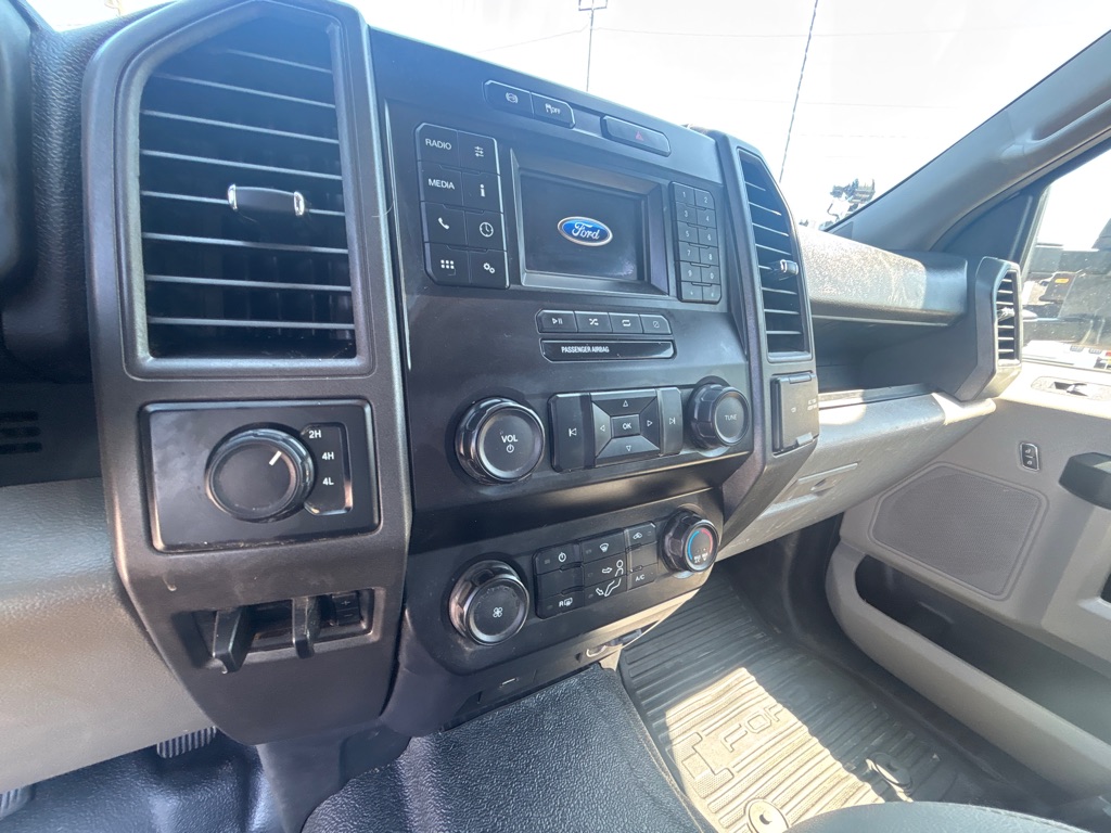 Photo 14 of this FORD F550