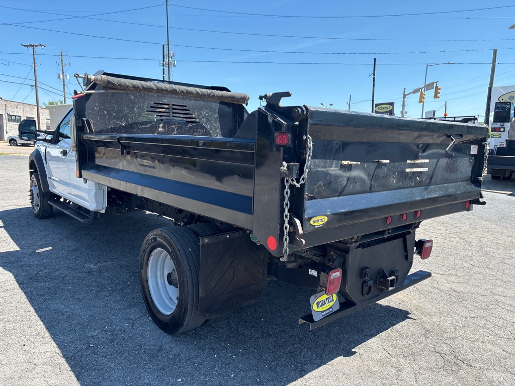 Photo 3 of this FORD F550
