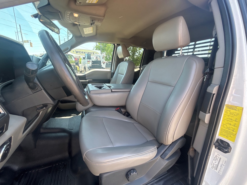 Photo 17 of this FORD F550