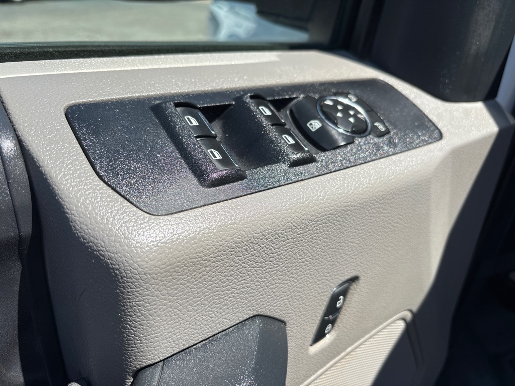 Photo 10 of this FORD F550