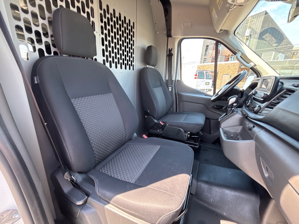 Photo 19 of this FORD TRANSIT