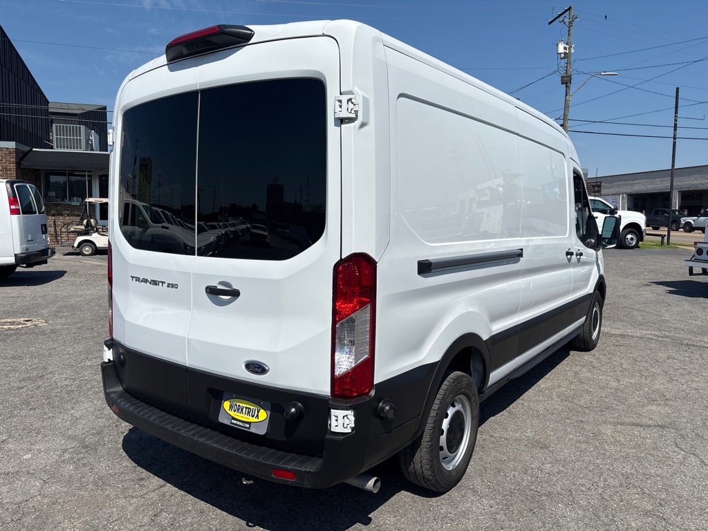 Photo 5 of this FORD TRANSIT