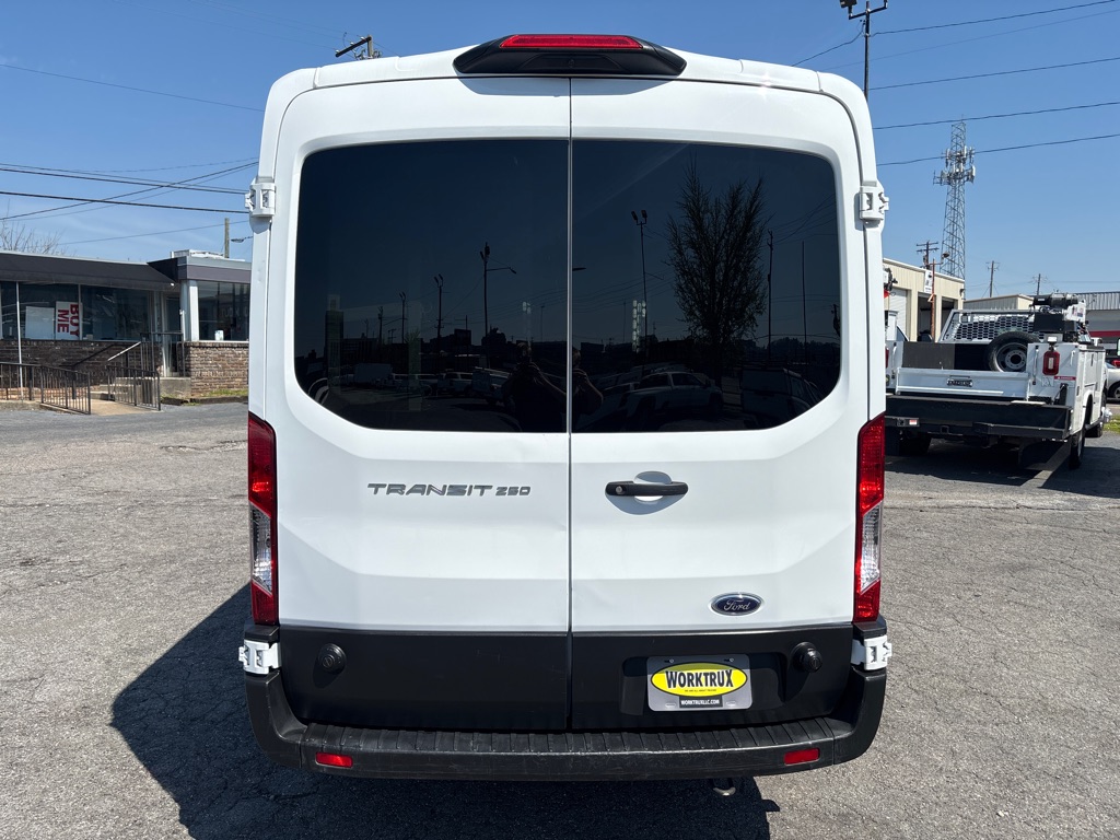 Photo 4 of this FORD TRANSIT