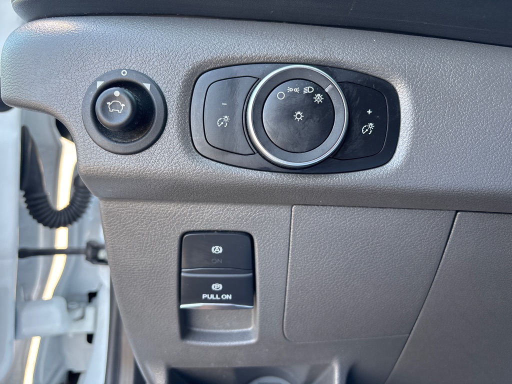 Photo 16 of this FORD TRANSIT