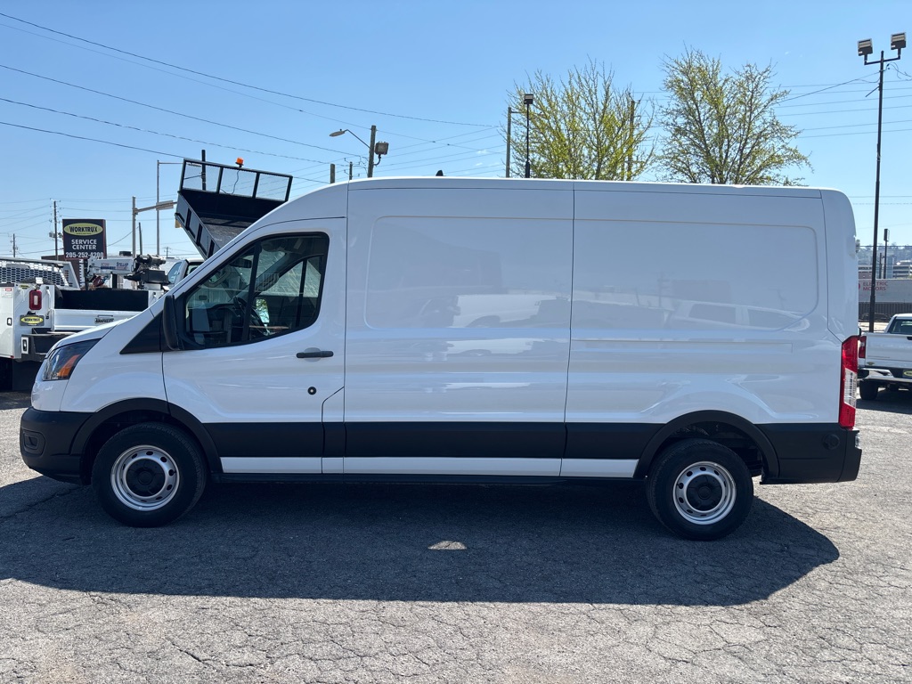 Photo 2 of this FORD TRANSIT
