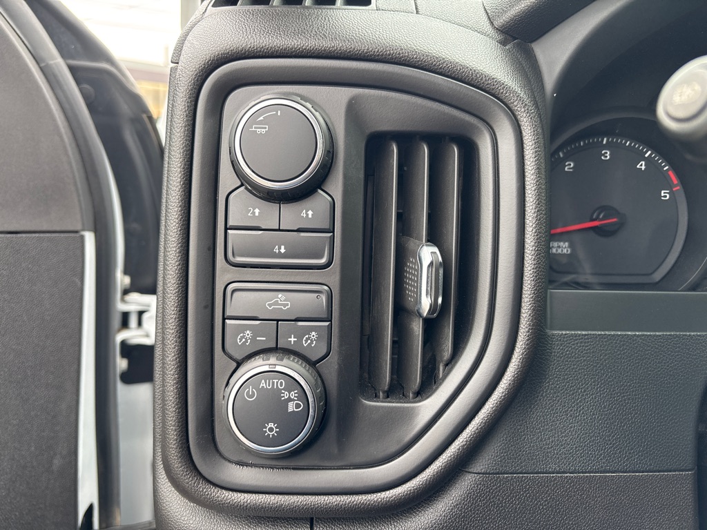 Photo 14 of this CHEVROLET SILVERADO 3500