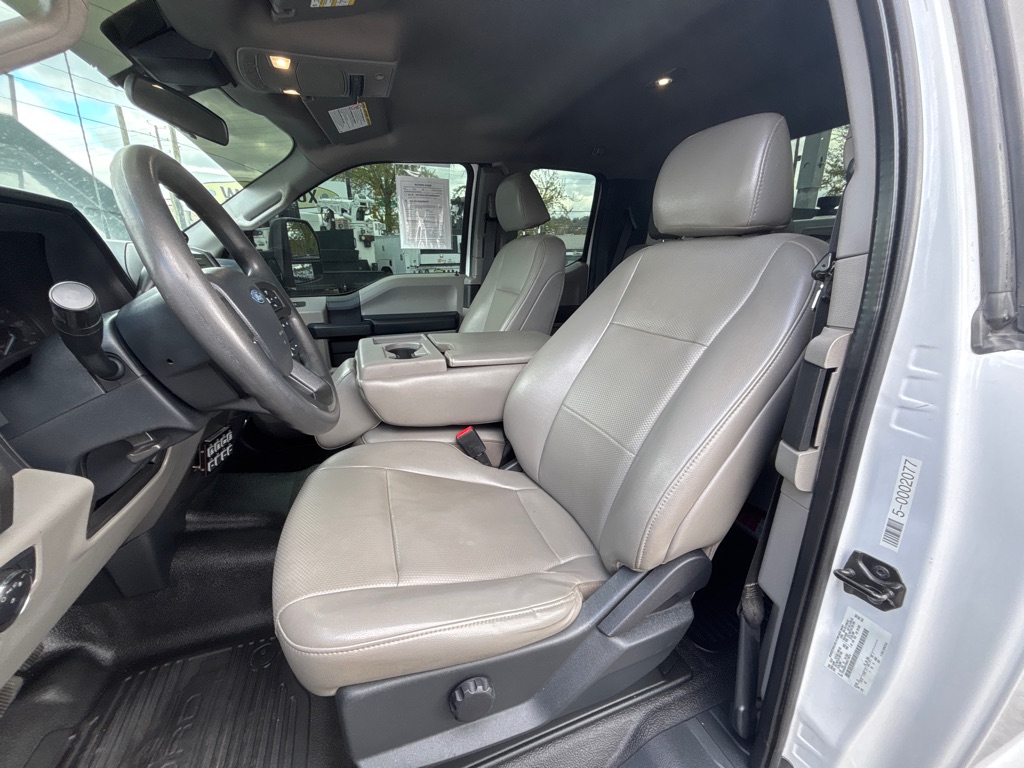 Photo 17 of this FORD F550