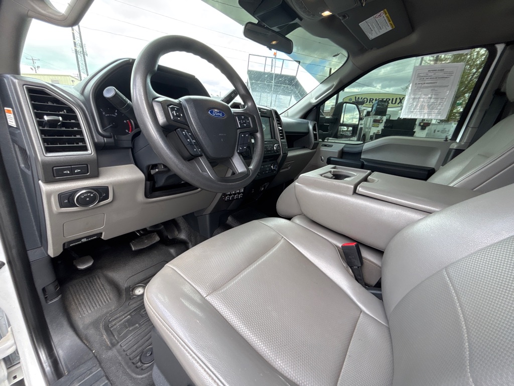 Photo 8 of this FORD F550