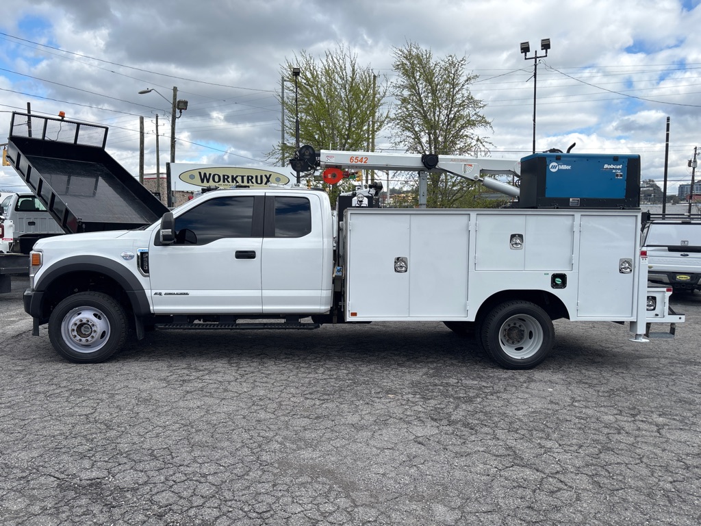 Photo 2 of this FORD F550