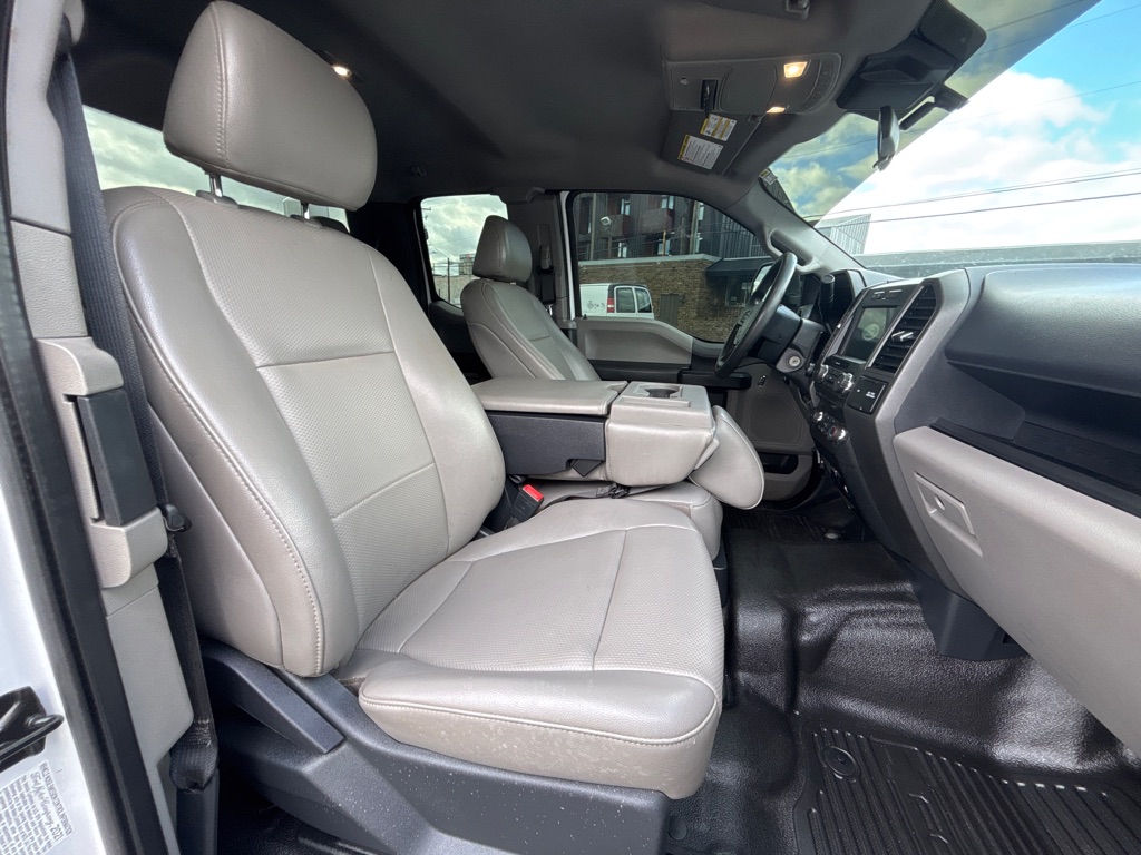 Photo 21 of this FORD F550