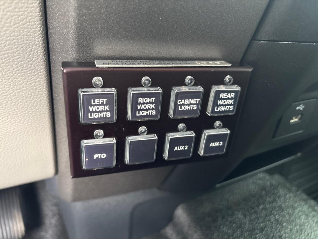 Photo 15 of this FORD F550