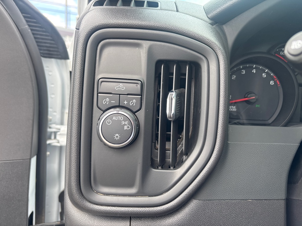 Photo 13 of this CHEVROLET SILVERADO 1500