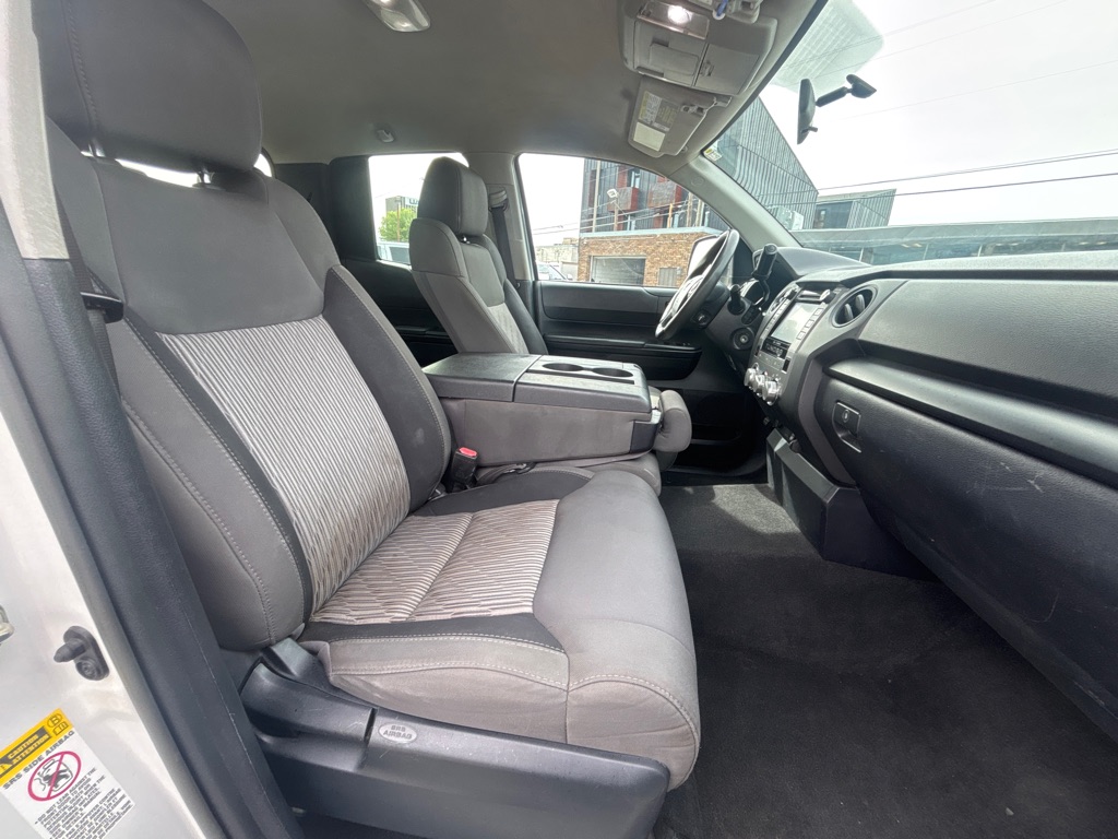 Photo 17 of this TOYOTA TUNDRA