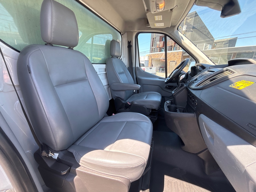 Photo 17 of this FORD T350