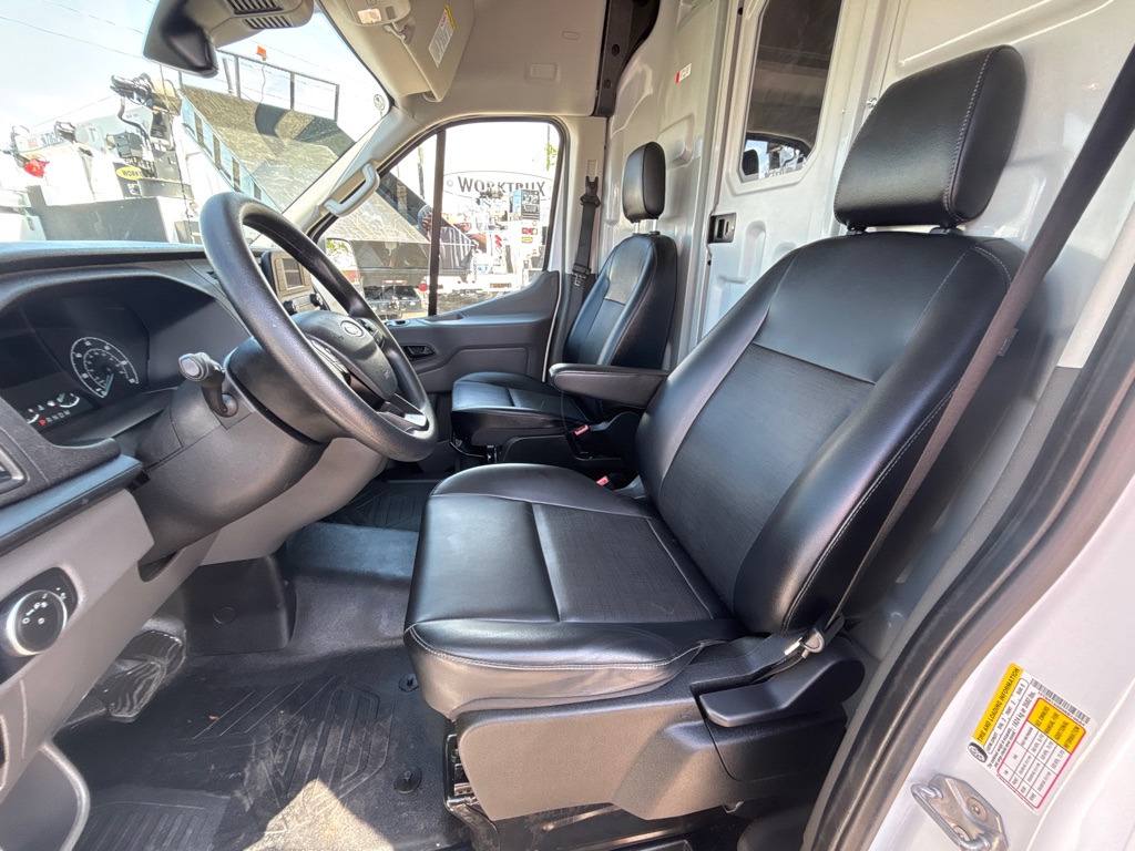 Photo 18 of this FORD T250